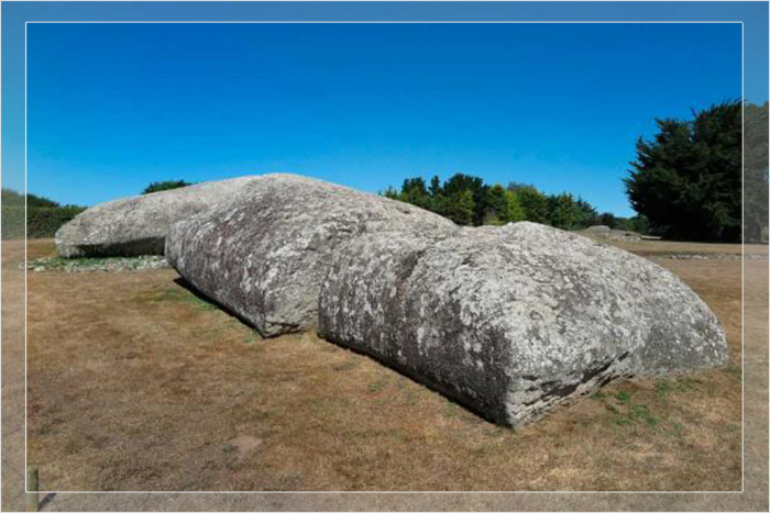 Великий Менгир Бризе, самый большой камень в Карнаке.
