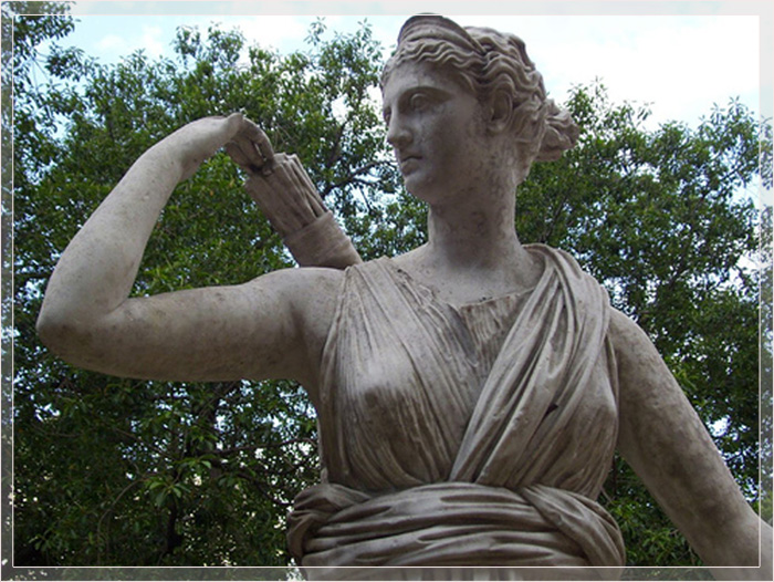Скульптура царицы Горго.