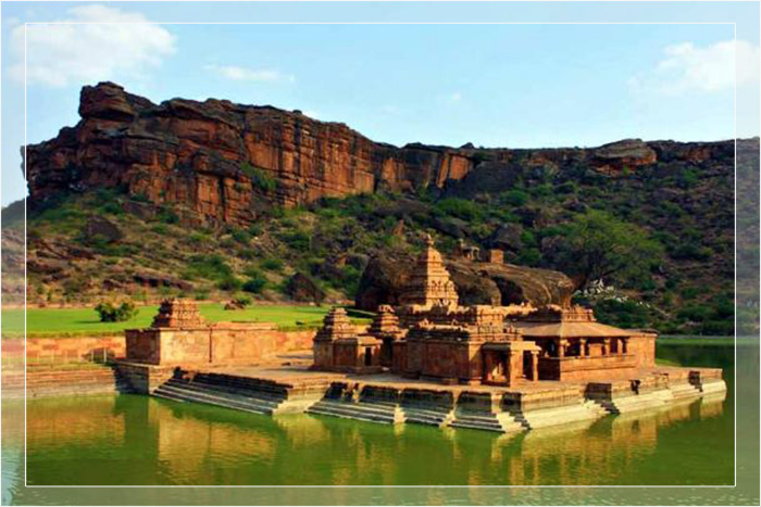 Династия Чалукья пришла в упадок в 12 веке нашей эры, что привело к возвышению династии Какатия. Династия Чалукья создала архитектурный стиль Весара, который можно увидеть в храме Бхутанатха, Бадами, Карнатака, Индия.