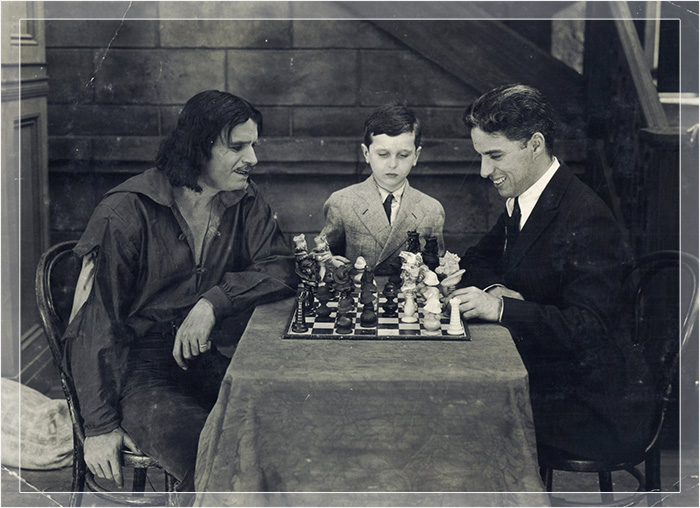 Ребёнок не ходил в школу, он занимался только своими лбимыми шахматами.