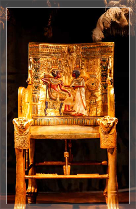 Золотой трон, найденный в гробнице Тутанхамона.