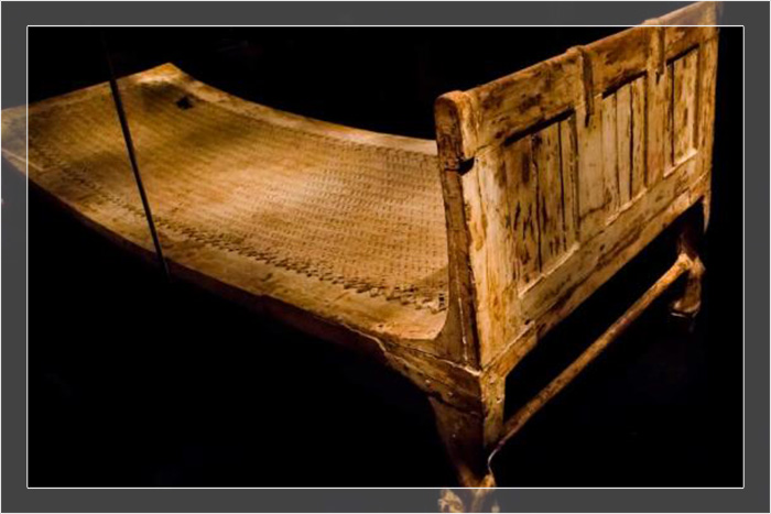 Кровать Тутанхамона из сокровищ его гробницы.