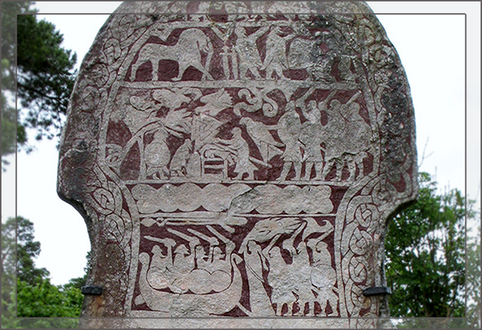 Скандинавский камень-изображение Ларбро Тангельгорда I, на котором  Один и два изображения трёхкурсной формы валькнута.