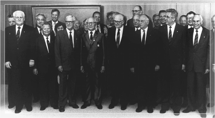 Партийная верхушка ГДР на праздновании 75-летия Эриха Хонеккера в Берлине в 1987 году.