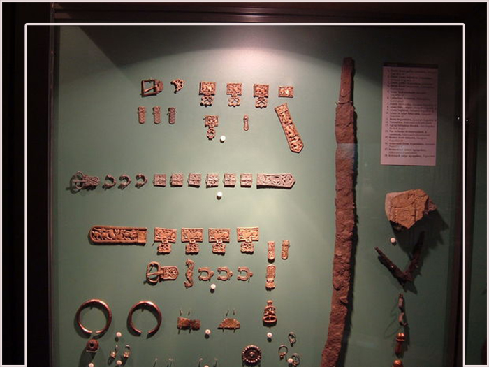 Артефакты, найденные в гробницах аварской элиты в Карпатском бассейне.