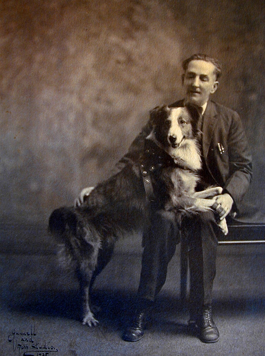 Бобби со своим владельцем, Фрэнком Брейзером. Фото из семейного архива семьи Брейзер.