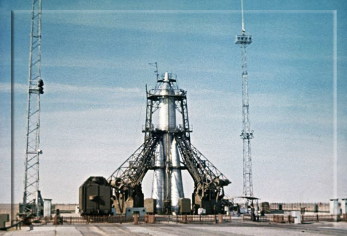 Кадр из записи запуска ракеты «Восток» со спутником «Спутник-1» на стартовой площадке, 1957 год.