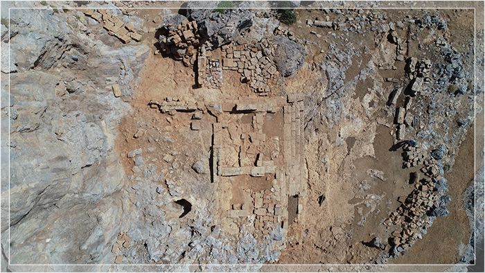 Вид с воздуха на руины храма древней языческой богини.