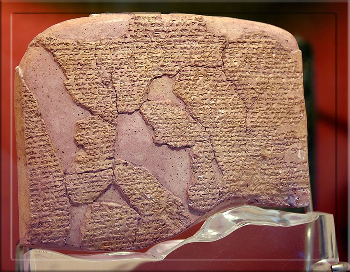 Часть глиняной таблички Кадешского договора, около 1269 года до нашей эры.