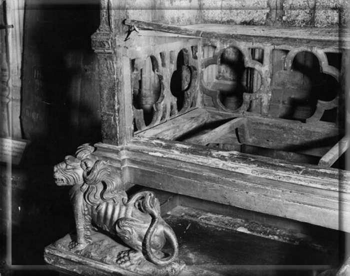 Коронационный трон в Вестминстерском аббатстве после кражи Камня Судьбы, около 27 декабря 1950 года. 