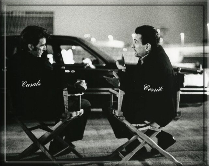 Аль Пачино и Роберт Де Ниро сидят вместе за кулисами фильма «Схватка».