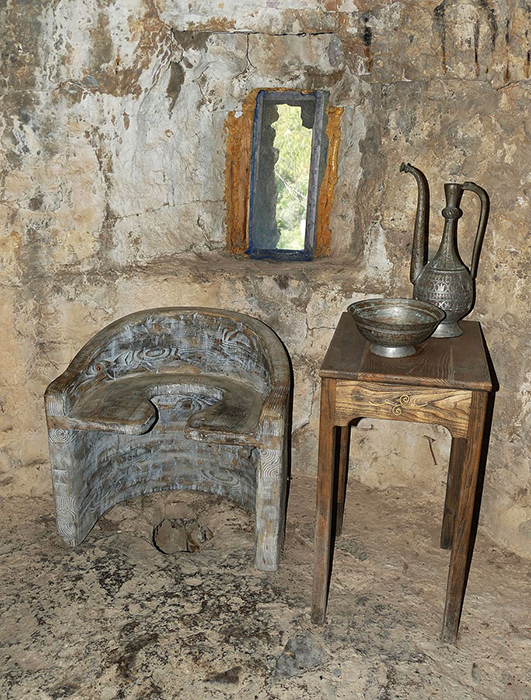 Туалет в средневековом замке. / Фото: wallpaperflare.com