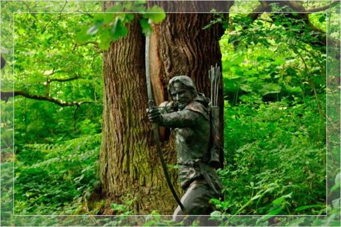 Статуя Робин Гуда в настоящем Шервудском лесу.