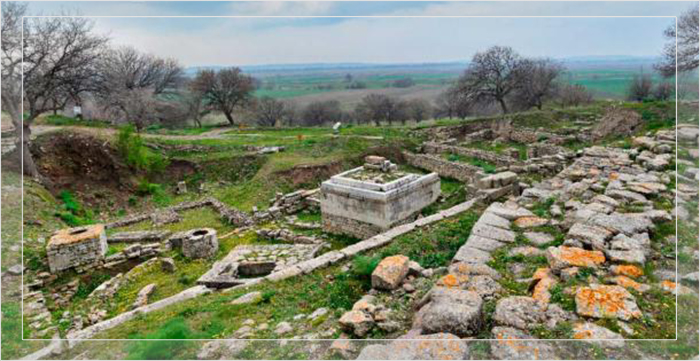 Древний город, полностью соответствующий описаниям Гомера, датируется примерно 3500 годом до нашей эры.