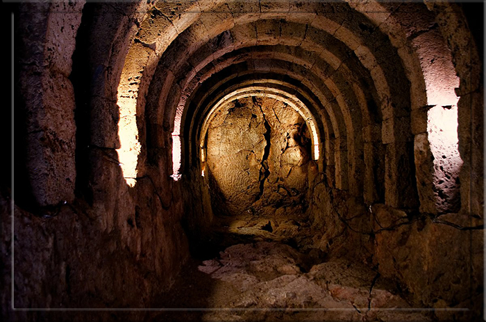 Подземный туннель Некромантеона Ахерона.