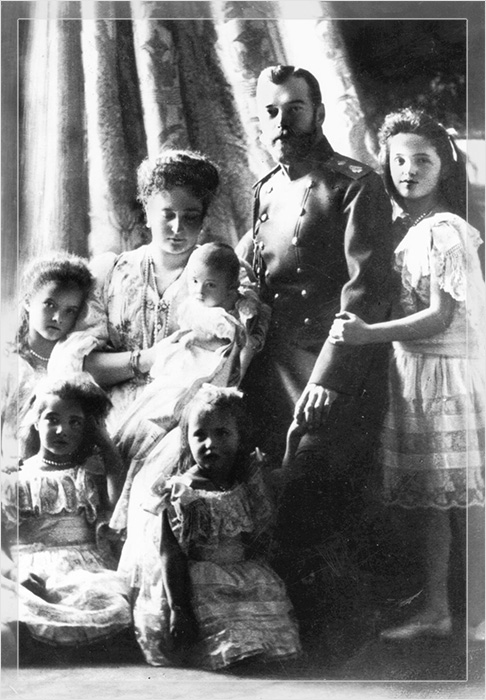 Семья Романовых с долгожданным наследником.