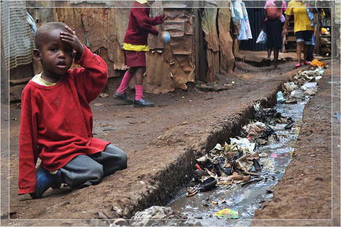 Бедные районы Найроби поражают грязью и нищетой.