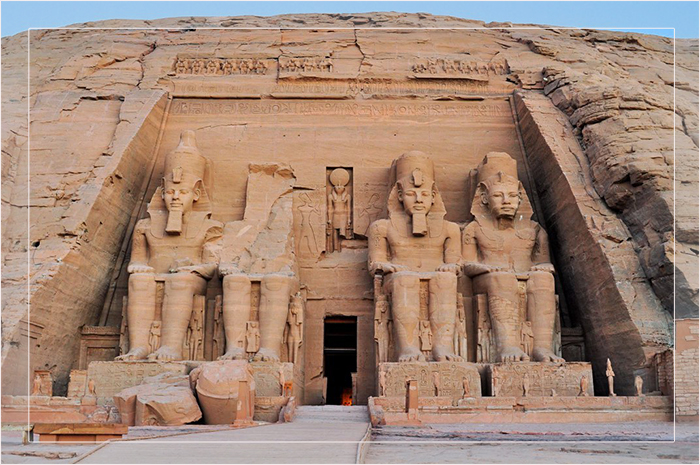 Храм Рамзеса II в Абу-Симбеле.