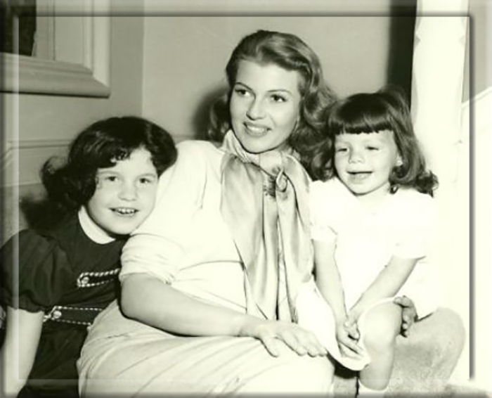 Рита Хейворт с дочерьми Ребеккой и принцессой Ясмин.
