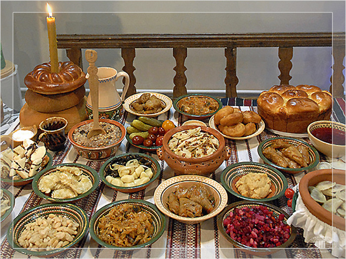 Издавна на Руси было принято подавать на рождественский стол именно 12 блюд.