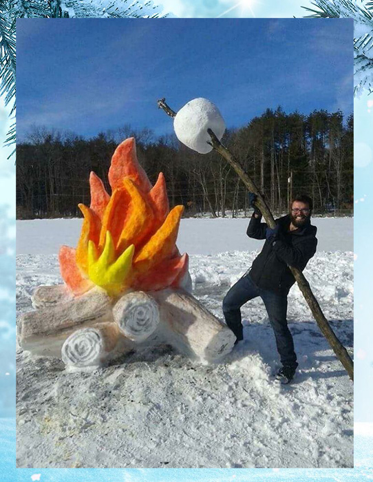 Гигантский зефир и огненная снежная скульптура.