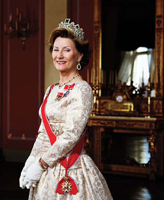Будущая свекровь, королева Соня, поддержала Метте-Марит, ведь она тоже из простого народа. / Фото: spletnik.ru