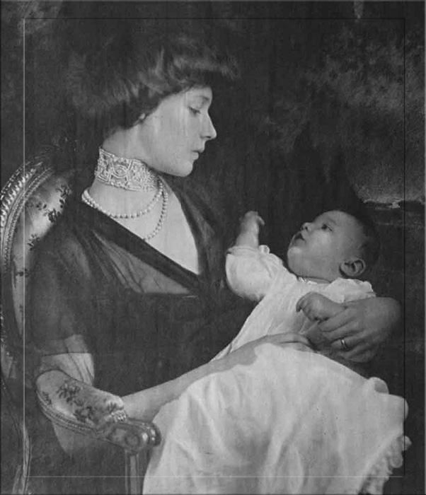 Мадлен Астор с новорождённым сыном.