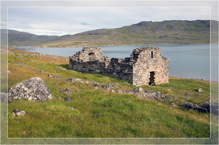 Руины Браттахлида, ферма Эрика Рыжего в Гренландии.