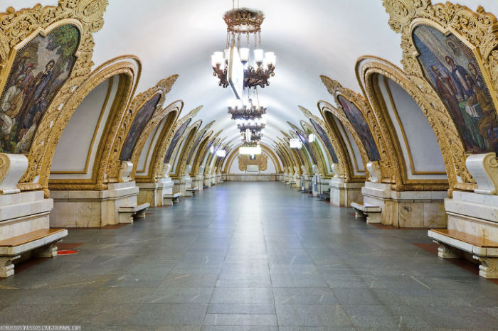 Станция метро - Киевская.