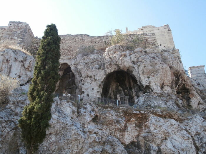 Пещеры Зевса и Аполлона. \ Фото: fi.m.wikipedia.org.