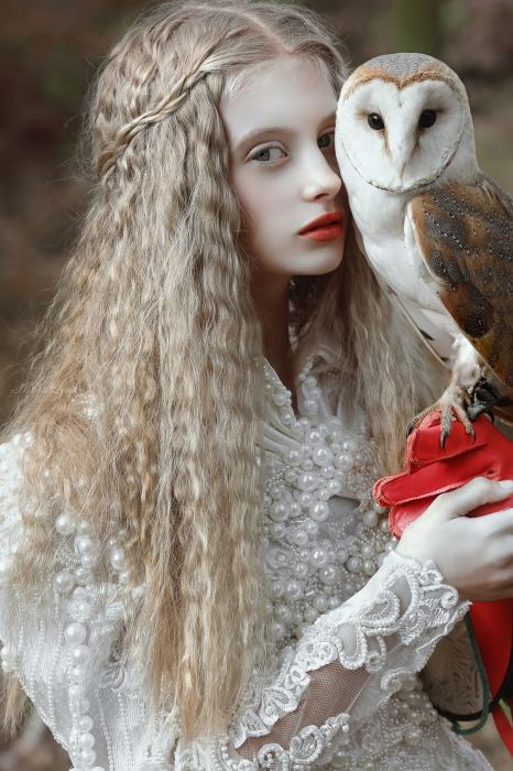 Девушка с птицей. Автор Agnieszka Lorek.