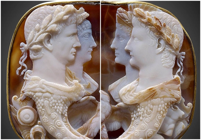 Слева направо: Джемма Клавдия, изображающая императора Клавдия и его четвёртую жену, Агриппину Младшую, слева. Напротив императорской четы находятся родители Агриппины, Агриппина Старшая и Германик, 49 лет н. э.