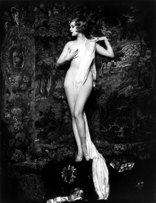 Знаменитые фотопортреты ню в стиле «Ziegfeld Girls». Работы Альфреда Чейни Джонстона (Alfred Cheney Johnston).