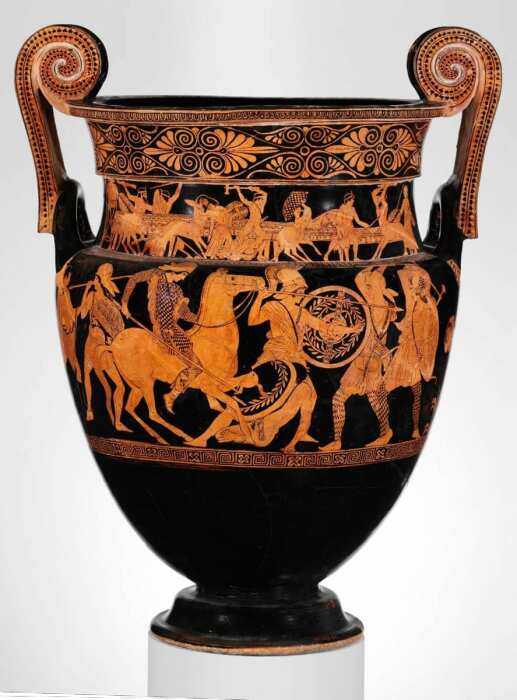 Сосуд, изображающий битву между амазонками и греками, приписываемую вазописцу шерстистых сатиров, около 450 г. до н. э. \ Фото: pinterest.fr.