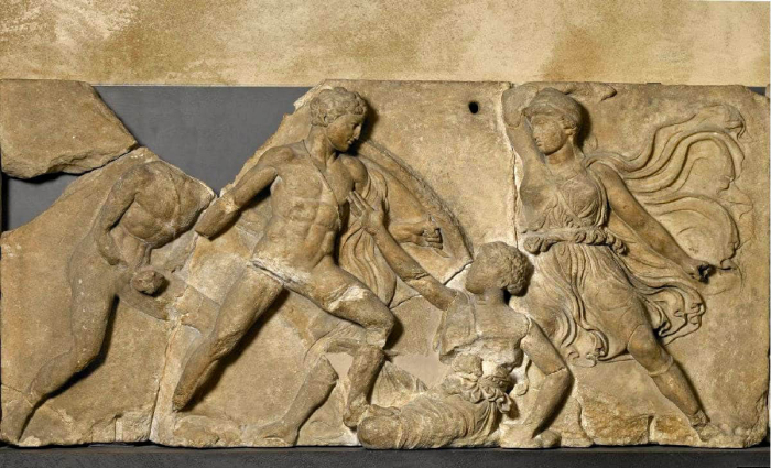 Битва между амазонками и греками, фрагмент из храма Аполлона в Бассах, около 400 года до н. э. \ Фото: google.com.