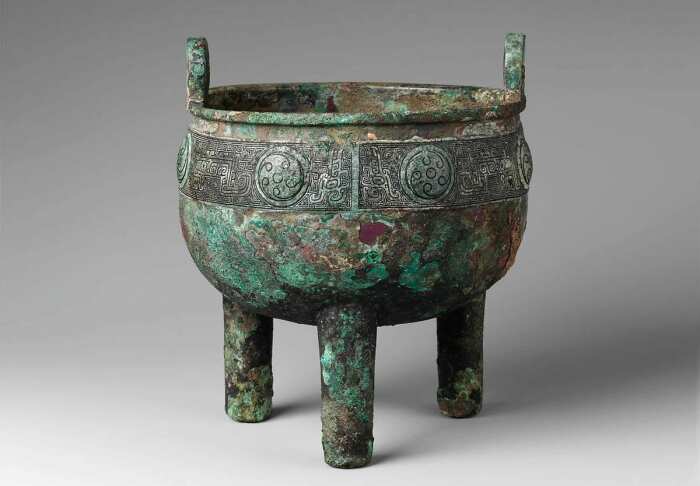 Бронзовая ночная чаша династии Шан, ок. 1600-1046 гг. до н. э. \ Фото: facebook.com.