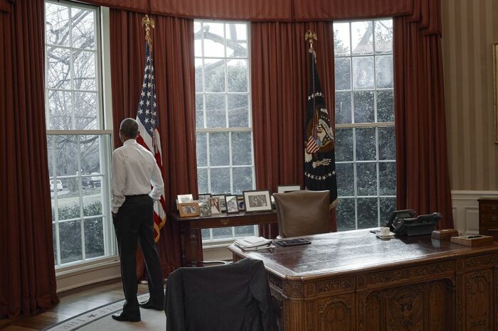 Барак Обама Овальный кабинет, Вашингтон, округ Колумбия, 2017 год. \ Фото: newsweek.com.