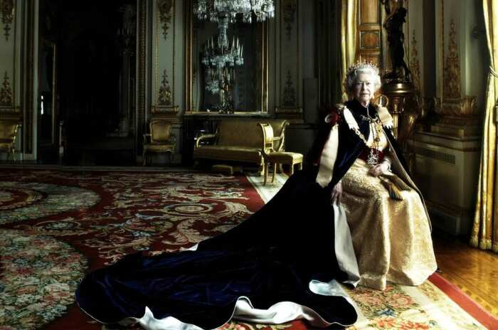 Ее Величество Королева Елизавета II в мантии, Букингемский дворец, Энни Лейбовиц, 2007 год. 