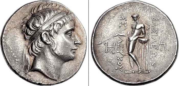 Монета Селевка II. На реверсе изображен Аполлон, опирающийся на треногу.