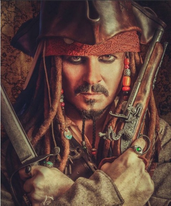 Jack Sparrow (Джек Воробей) — капитан из фильма «Пираты Карибского моря». Автор работы: фотохудожник Антти Карппинен (Antti Karppinen).
