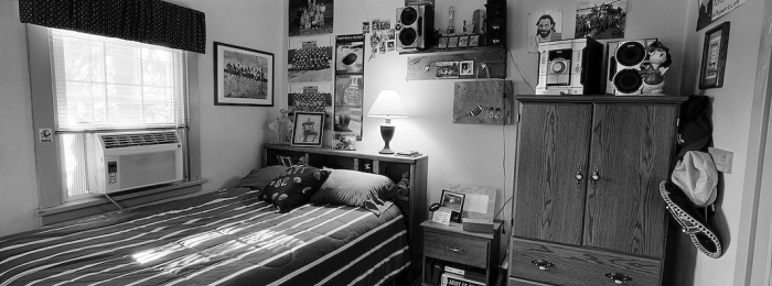 Спальня Мэтью была сфотографирована в феврале 2010 года, Грандвью, штат Вашингтон. Автор фото: Ashley Gilbertson.