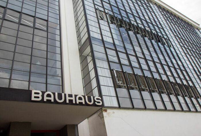 Здание Баухауса, вход (наши дни). \ Фото: blogdesbourians.fr.
