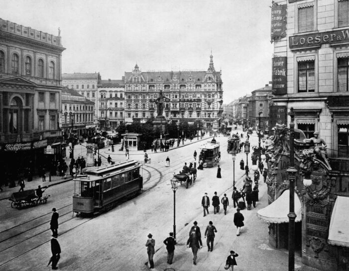 Урбанизация на берлинской площади Александерплац, 1900 год. \ Фото: bizim-kiez.de.