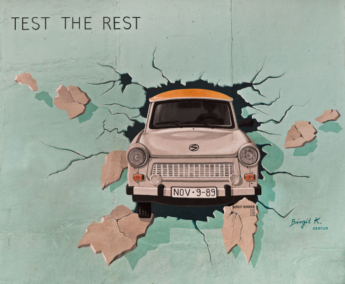 «Test the Rest» Биргит Киндер. \ Фото: lurkmore.to.