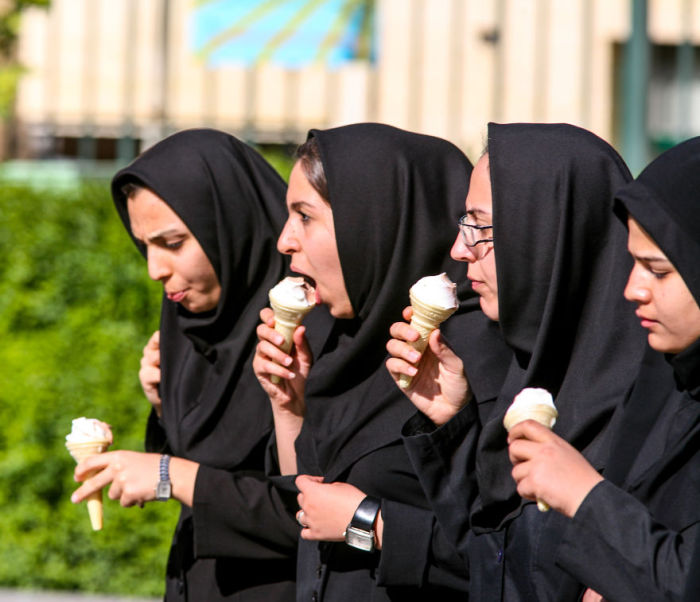 «Лица Ирана» - серия фотографий, полностью ломающая представления о приевшихся стереотипах. Автор фото: Бернард Руссо (Bernard Russo).