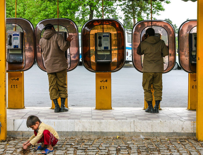 Телефонные будки в Тегеране. Автор фото: Бернард Руссо (Bernard Russo).