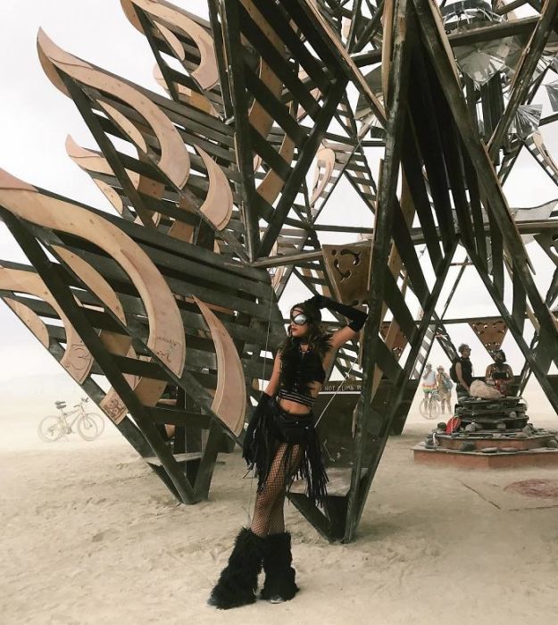 Одна из участниц фестиваля Burning Man 2017.