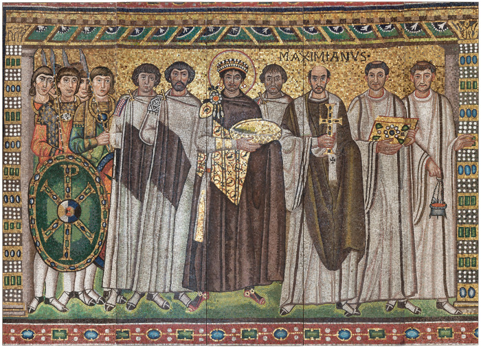 Мозаика с изображением императора Юстиниана I (в центре), одного из величайших реформаторов византийского государства, начало ХХ века. \ Фото: blogspot.com.
