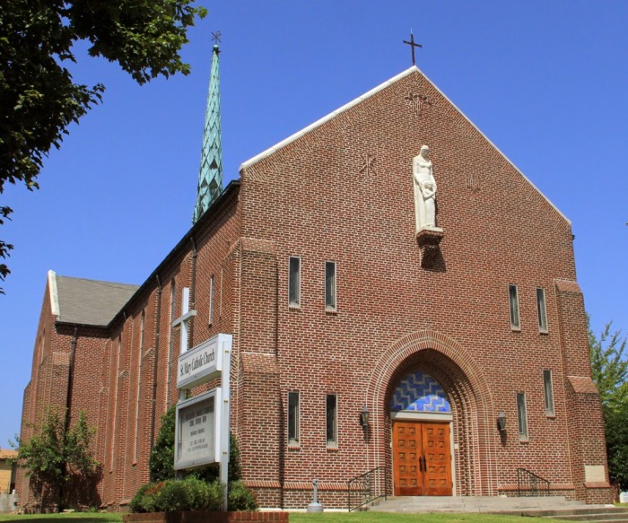Католическая церковь Святой Марии, Хелена, штат Арканзас, спроектированная Чарльзом Имзом и Робертом Уолшем в 1934 году. \ Фото: blogspot.com.