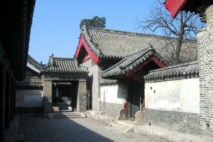 Дома потомков Конфуция в его родном городе Цюйфу. \ Фото: bing.com.